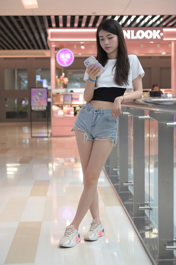 不吃鸡蛋魔镜街拍作品