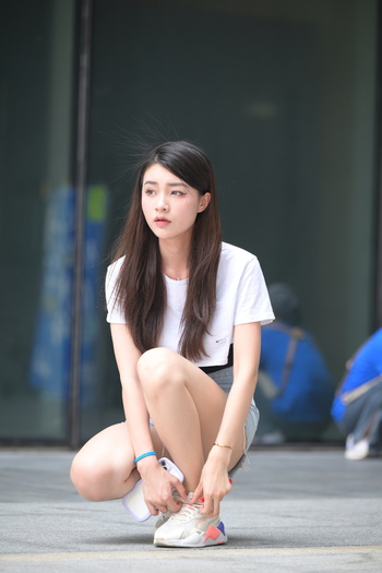 不吃鸡蛋魔镜街拍作品