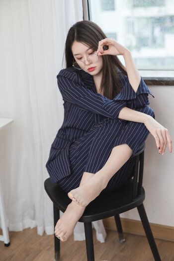 Sia不吃鱼-条纹职业装